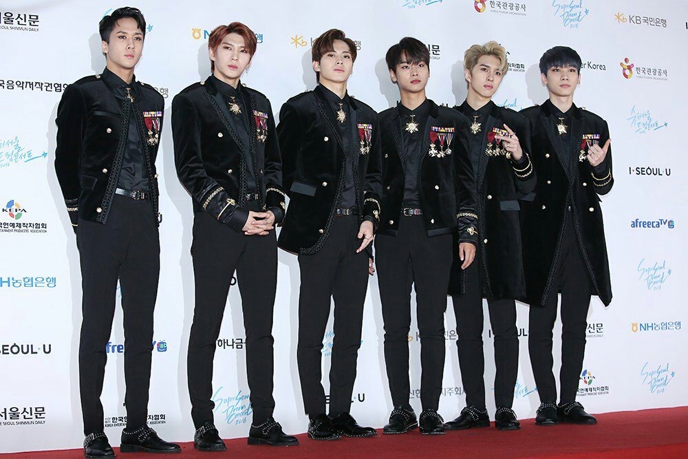 다들 본진 제복의상 자랑하고 가자! | 인스티즈