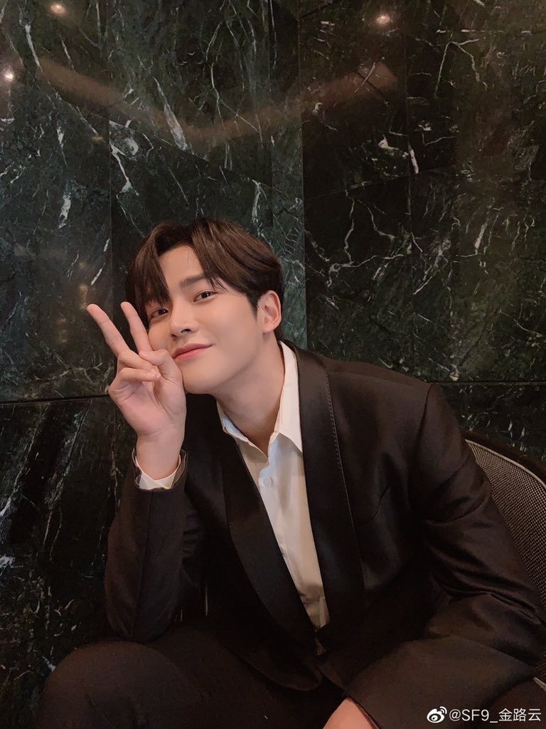 깔끔하게 잘생겨서 너무 좋아 로운 | 인스티즈