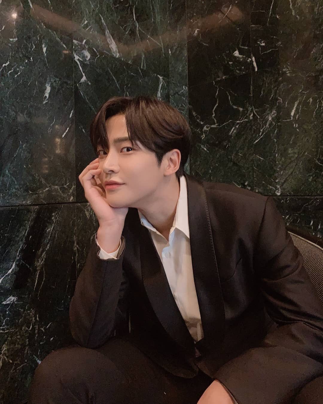 깔끔하게 잘생겨서 너무 좋아 로운 | 인스티즈