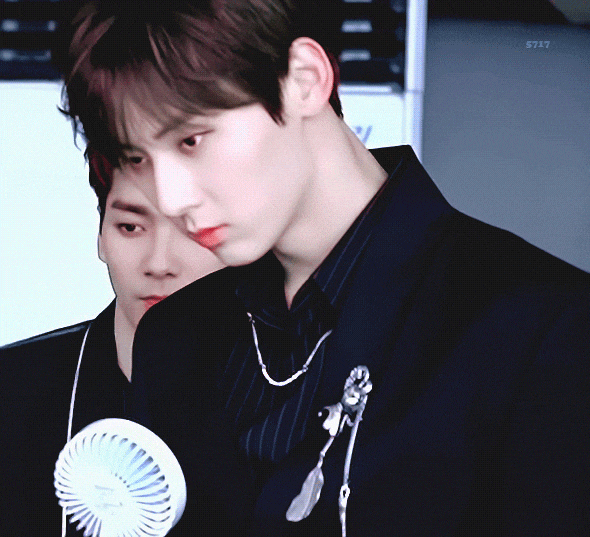 뉴이스트 황민현 실물보기전까지는 훈훈하다고 생각했는데 | 인스티즈