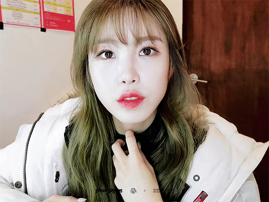 초코볼 먹는 전효성.gif | 인스티즈