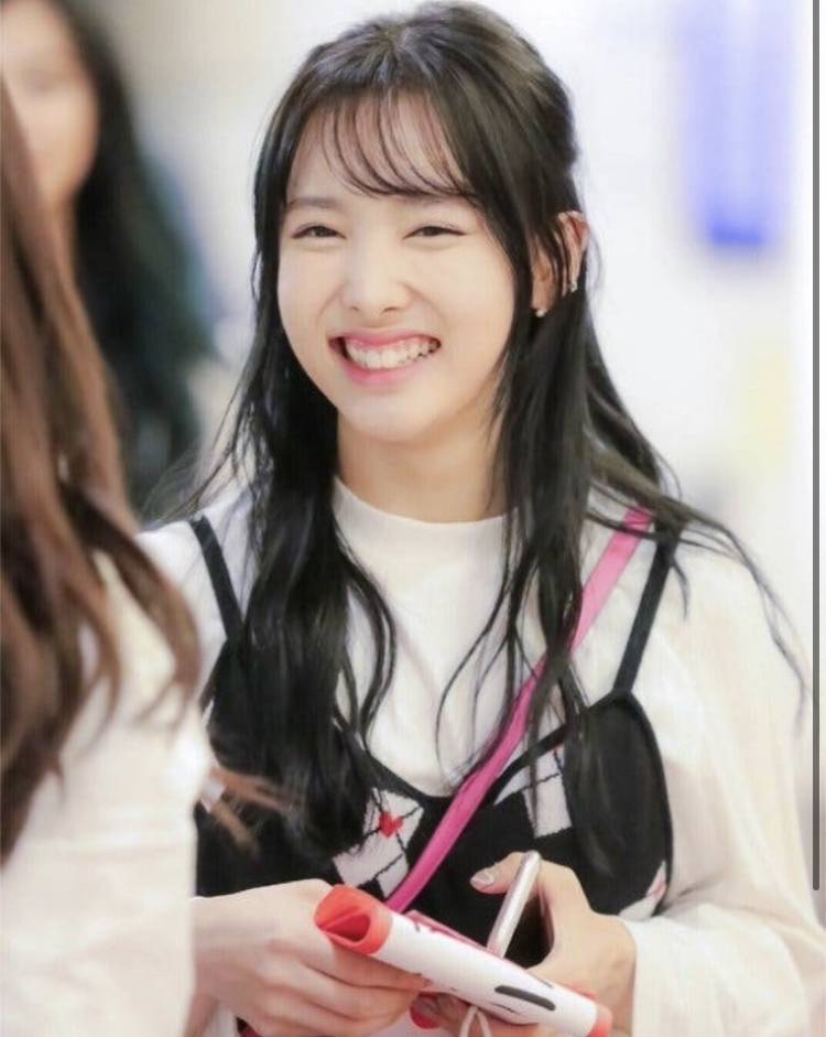 주변사람이 웃을때 입모양이 딱 ㅌㅇㅇㅅ 나연님 웃을때 입모양이면 어떨것같아?? | 인스티즈