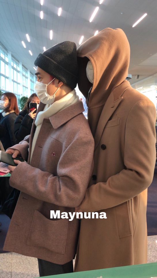 ㄱ 뽀뽀, 틈만나면 백허그, 허벅지 만지기, 같은 침대에서 자기, 손잡고 걷기 | 인스티즈