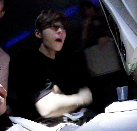 우리 팬들 다 자러갔나..? | 인스티즈