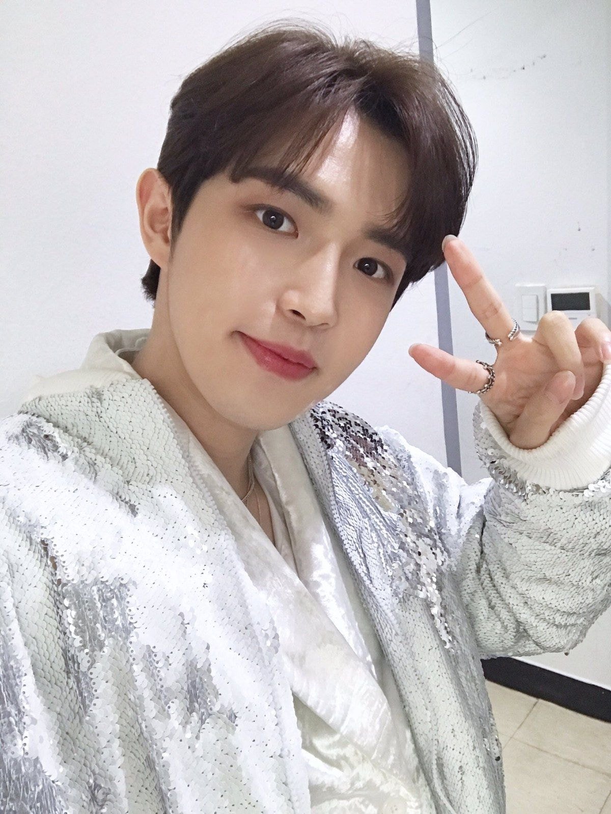 엥 오늘 김재환 얼굴 미쳤네 | 인스티즈