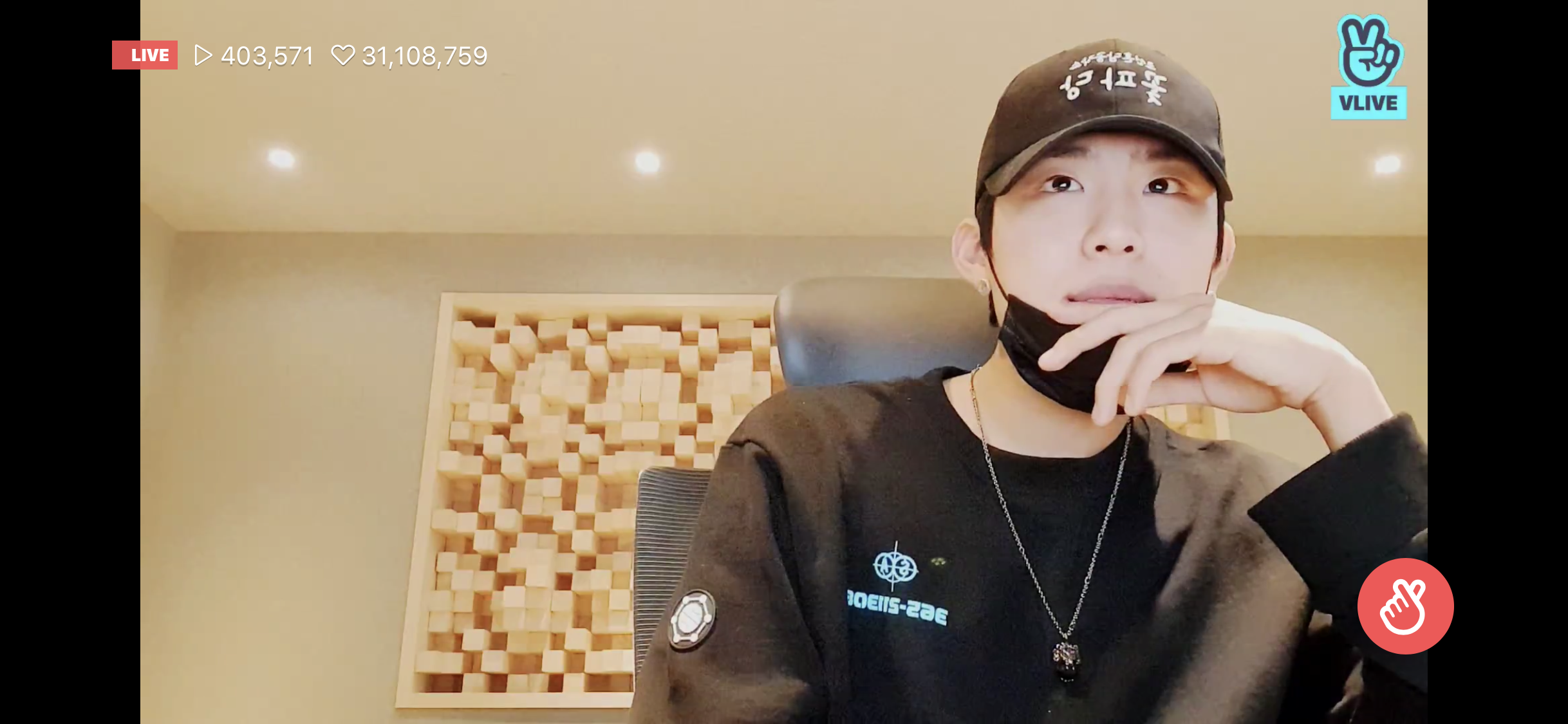 박우진 브이앱으로 자기 콘서트 무대 직캠 본다 | 인스티즈