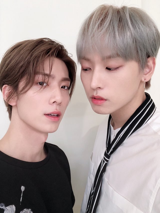 슾구들아 나 김인성 멤버들 쳐다보면서 셀카찍는거 너무 좋아 | 인스티즈