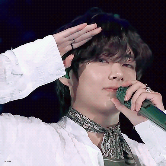 방탄 뷔 작은시 무대 때 콩주먹 나온 이유 ㅋㅋㅋㅋ | 인스티즈