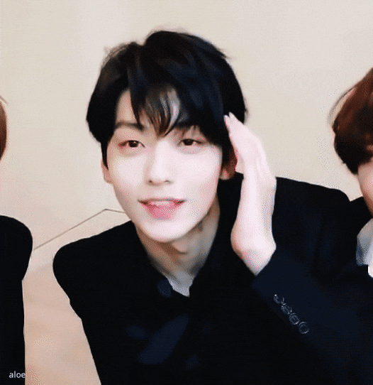 진짜 태어나서 본 사람 중에 제일 내 이상형이다 | 인스티즈