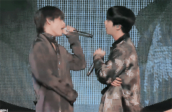 방탄 뷔랑 진.. 되게 귀엽네 ㅋㅋ 세살 차이인데 | 인스티즈