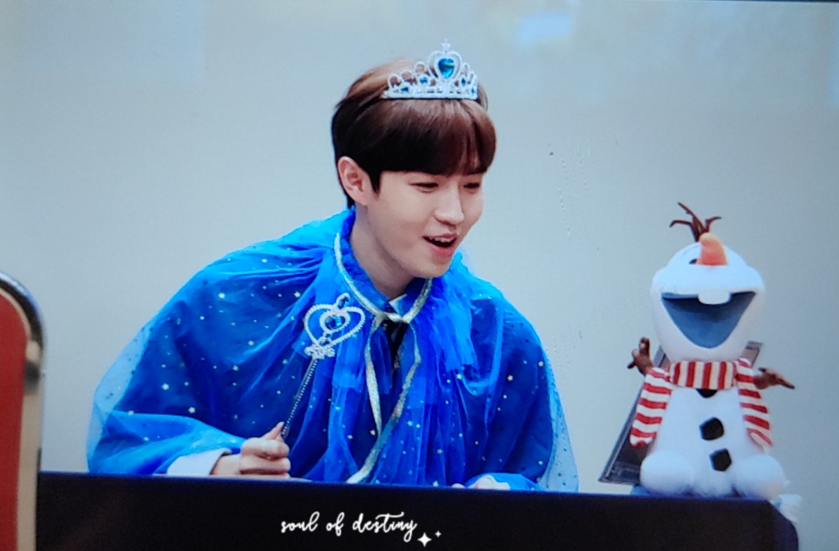 김재환 이거 다 거울 보다가 이렇게 찍힌거잖아 | 인스티즈