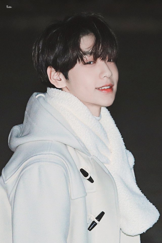 어떡해 우리 토끼가 엠씨하는걸 보는 날이 오다니!!!!! | 인스티즈