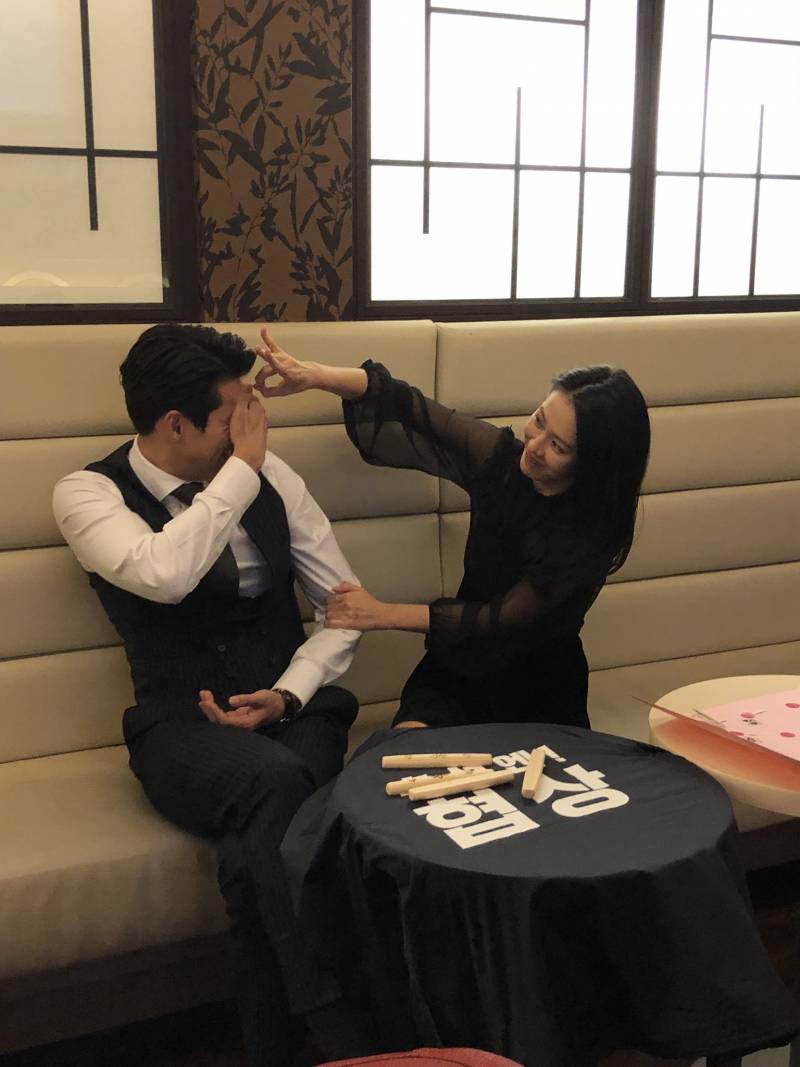 협상 봤을때 현빈 손예진은 무조건 로맨스 찍어야된다고 외치고 다녔는데 | 인스티즈