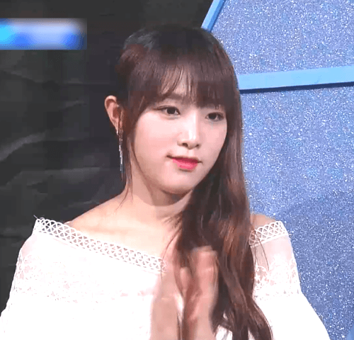 최예나 잔망떠는거 보고싶어 호빵으로 긴급수혈하러 가야지.. | 인스티즈