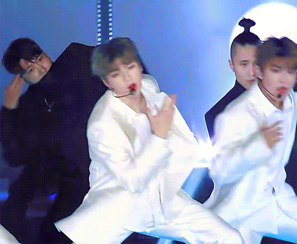 강다니엘 재작년에 위아더퓨쳐 의상말이야 | 인스티즈