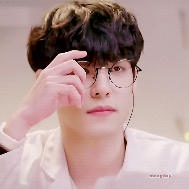 이제야 안경이 갓경이라는걸 깨달았어요......jyp | 인스티즈