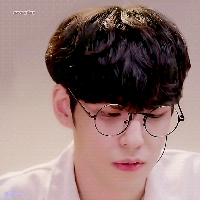 이제야 안경이 갓경이라는걸 깨달았어요......jyp | 인스티즈