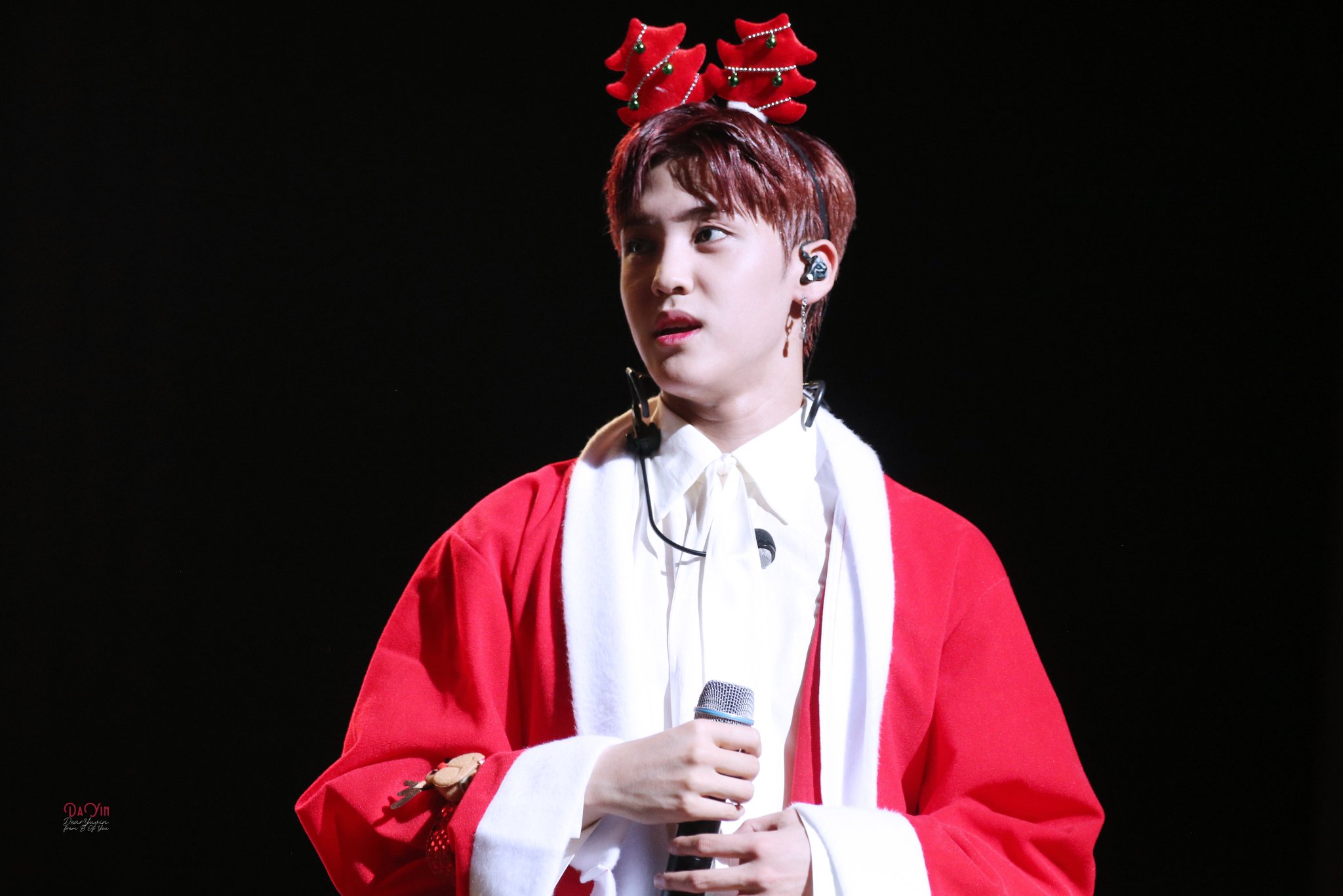 크리스마스 공연이라고 산타복장 입은 비오브유 너무 귀엽다 | 인스티즈