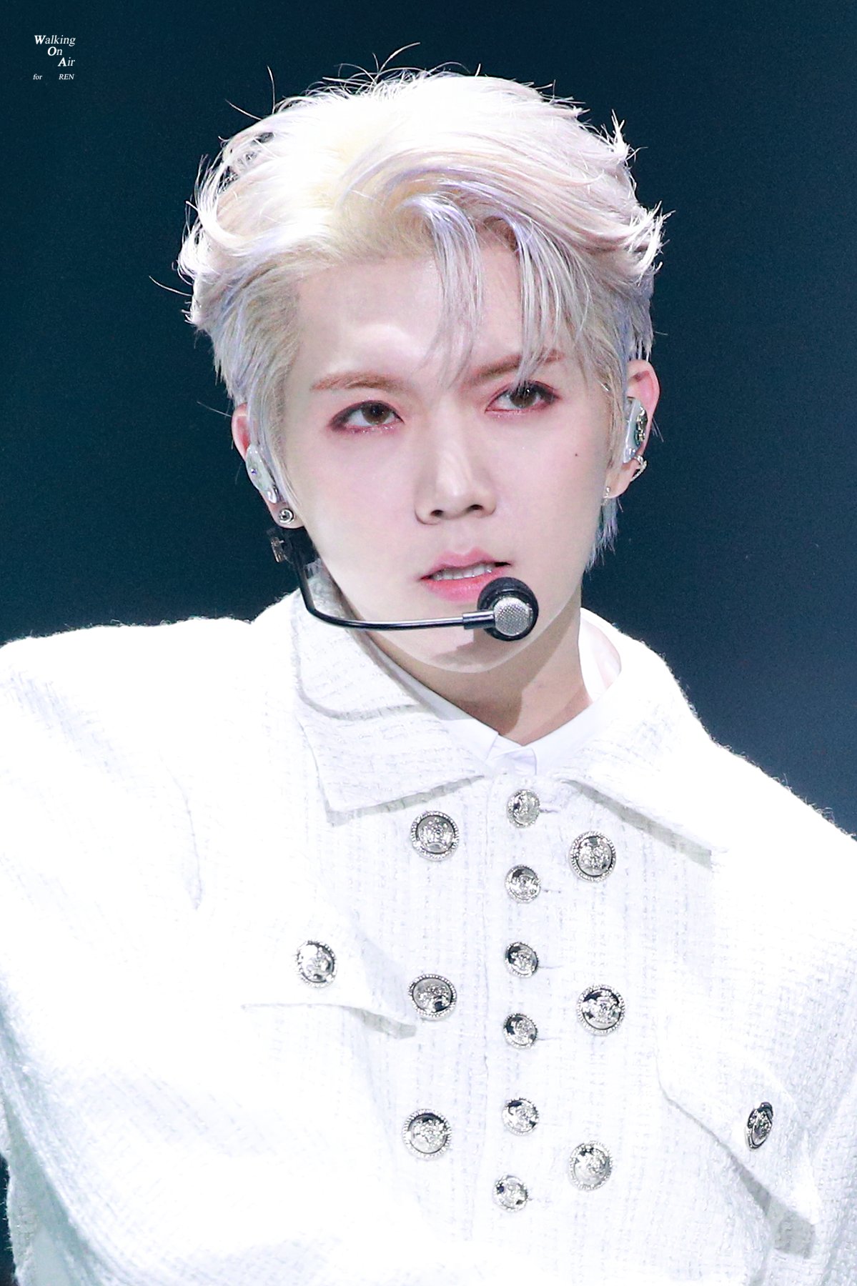 백발과 백금발 그 사이 머리에 하얀 의상 입었을때 어떻게 되냐면 ㅈㅇ 뉴이스트 렌 | 인스티즈