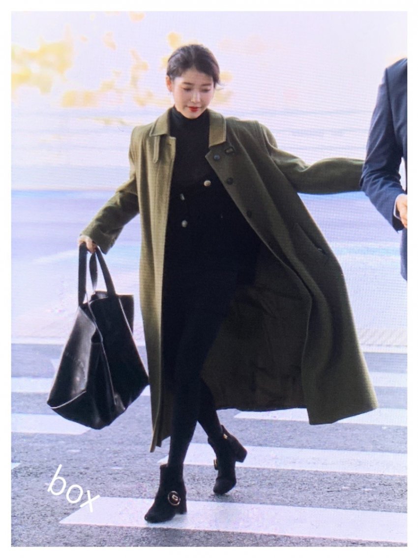 아이유오늘공항착장 미쳤냐 오늘도 특이한모자 기다린익들은 안타깝게되ㅐㅆ다 그치만 예뻐 | 인스티즈