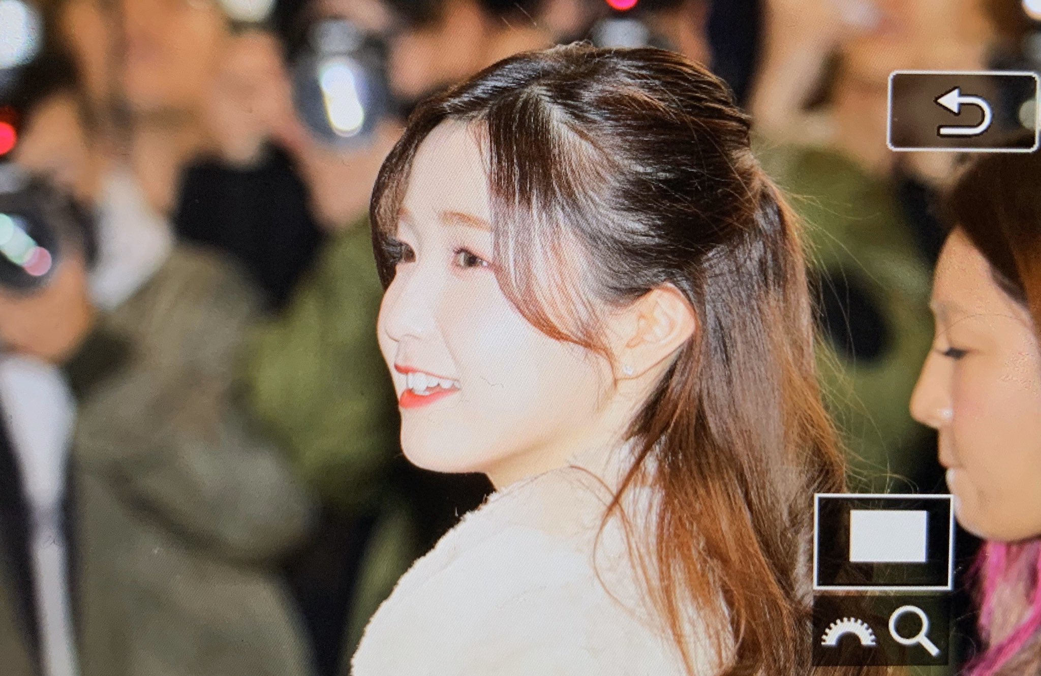 히토미 오늘 예쁘게 하고 출국했네... | 인스티즈