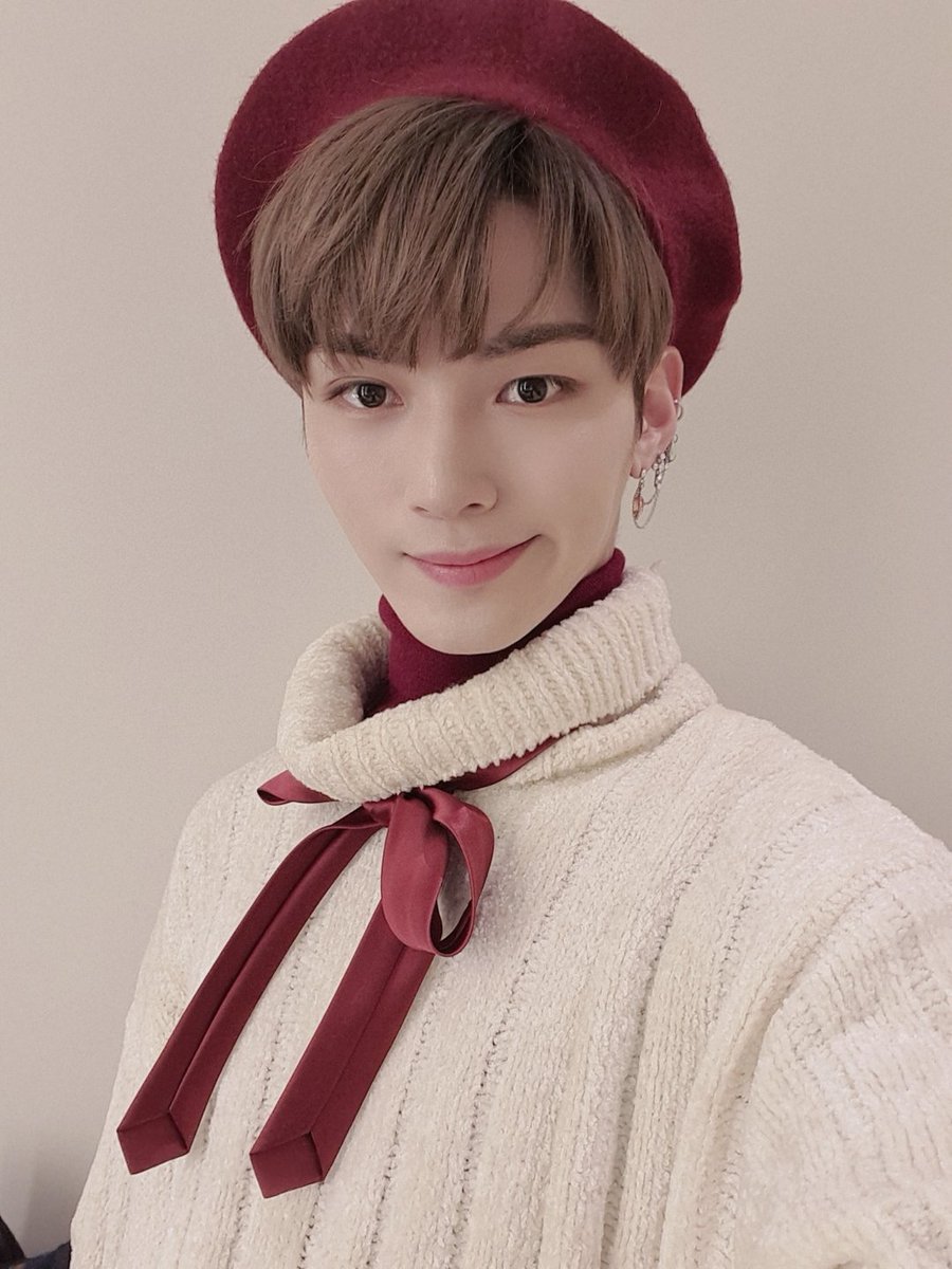 이 의상 한겸이한테 너무 잘 어울려 | 인스티즈