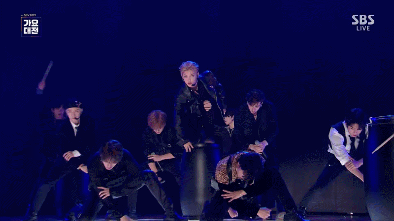 지나가다가 이짤 보고 치였는데 누군지 알려줄사람 | 인스티즈