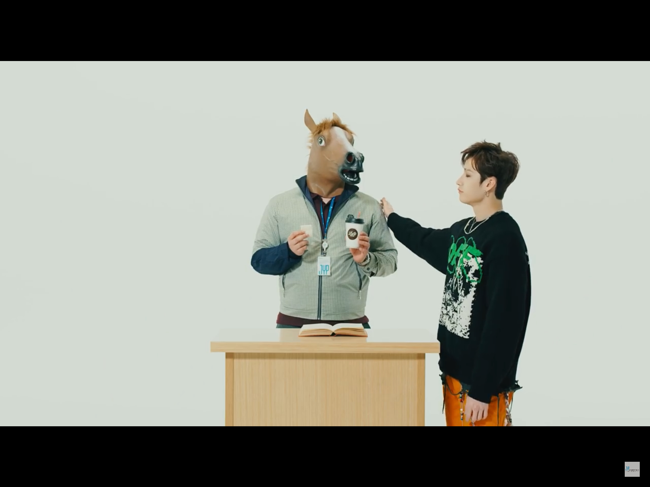 헐 스키즈 꼰대 뮤비에 이거 설마 떡고...? | 인스티즈