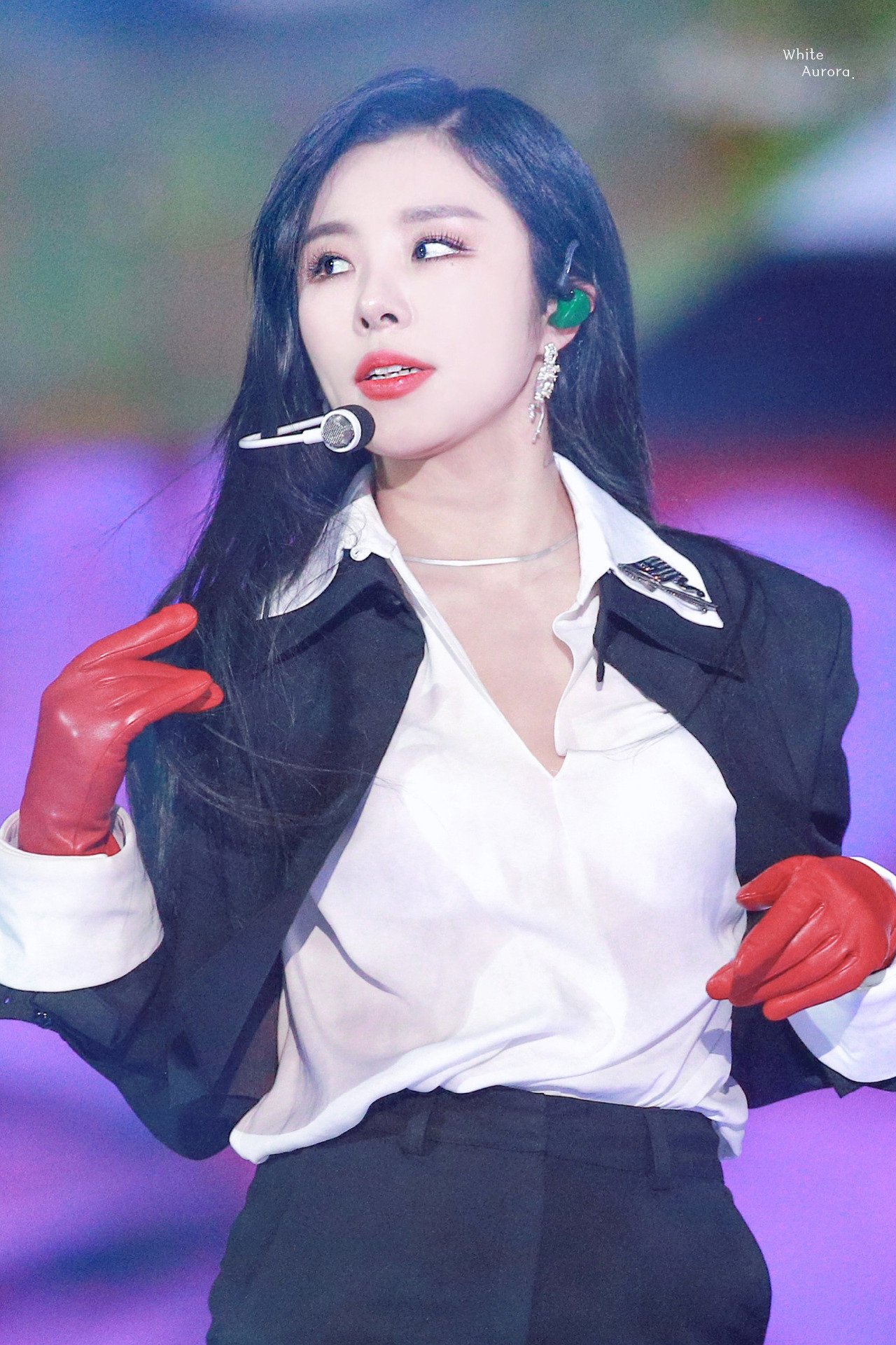 휘인 이거 셔츠 뭐냐구... 얼굴도 너무 좋은데 셔츠 시강ㅠㅠ | 인스티즈