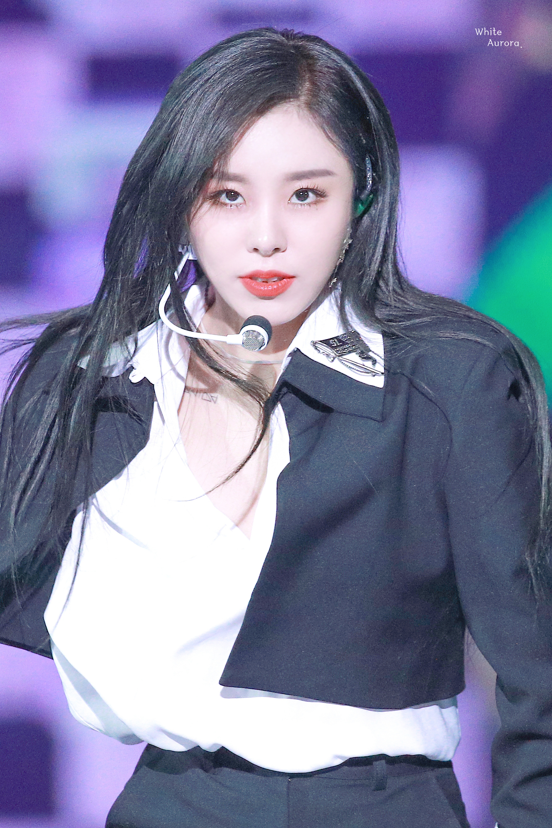 휘인 이거 셔츠 뭐냐구... 얼굴도 너무 좋은데 셔츠 시강ㅠㅠ | 인스티즈