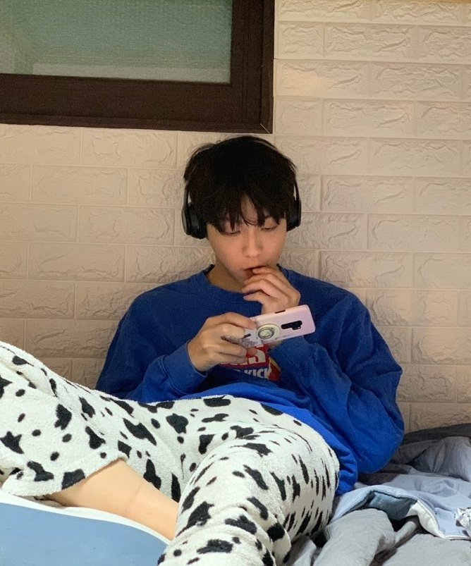 아무리 봐도 아이돌 같은데 누군지 아시나여 | 인스티즈