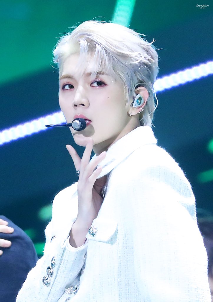 가요대전에서 백발 공개?한 뉴이스트 그 멤버 고화질 뜬것 몇장인데 | 인스티즈