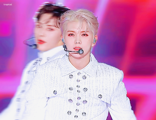 백발과 백금발 그 사이 머리에 하얀 의상 입었을때 어떻게 되냐면 ㅈㅇ 뉴이스트 렌 | 인스티즈