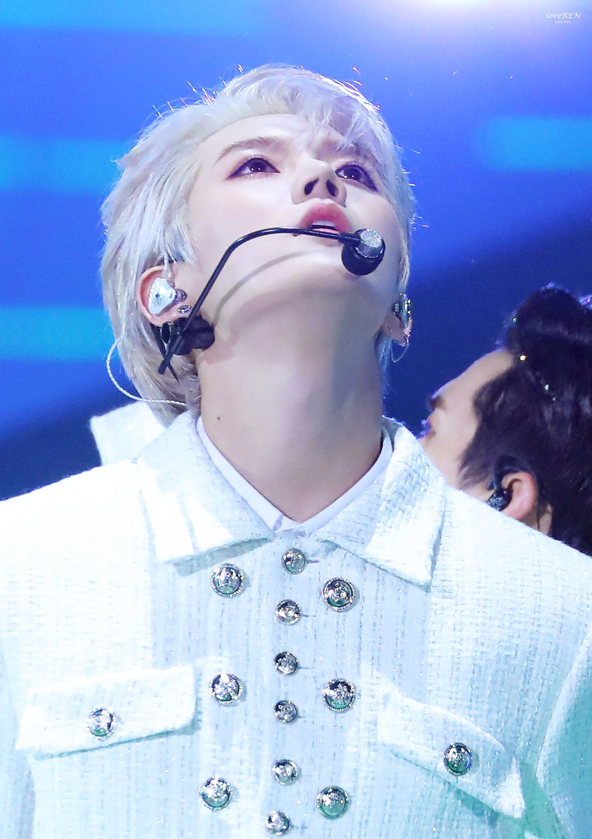 가요대전에서 백발 공개?한 뉴이스트 그 멤버 고화질 뜬것 몇장인데 | 인스티즈