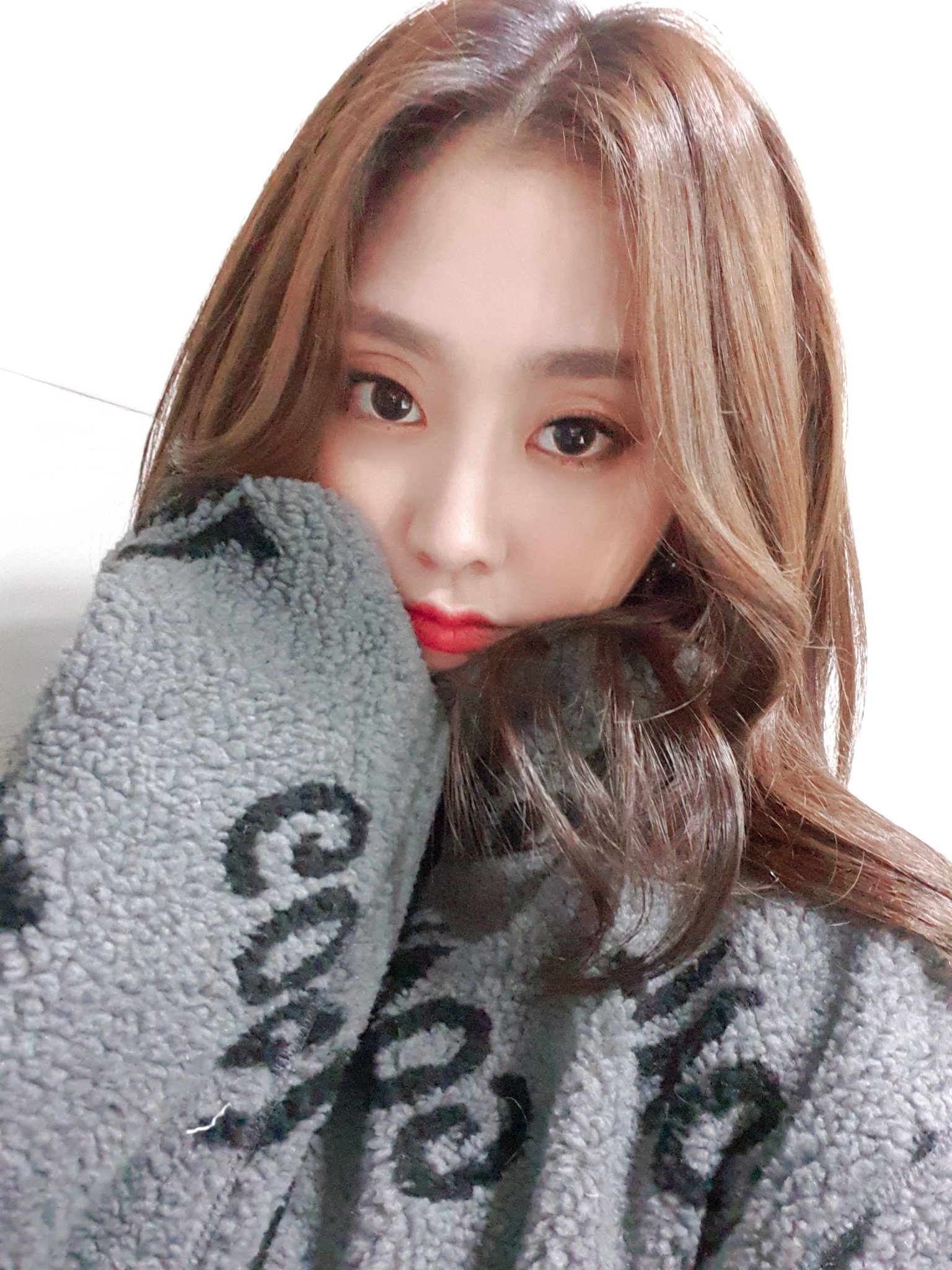 소속사에서 공식 시그 안나와서 자기가 그려준 아이돌 누구야... | 인스티즈