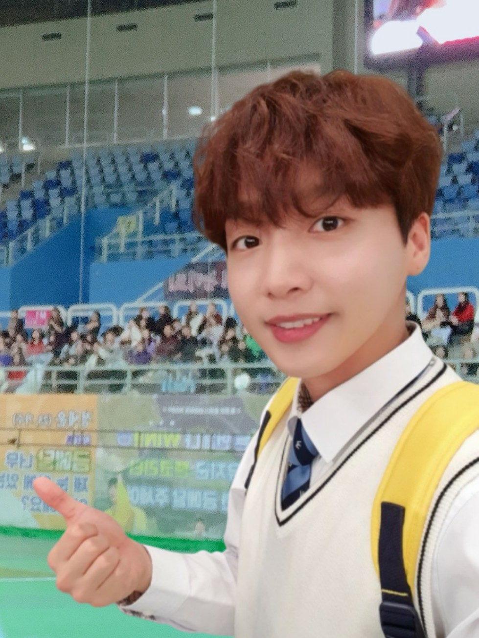 아육대에서 출연진들 셀카 블러 처리해서 올려줬는데 정세운 너무 보여 | 인스티즈