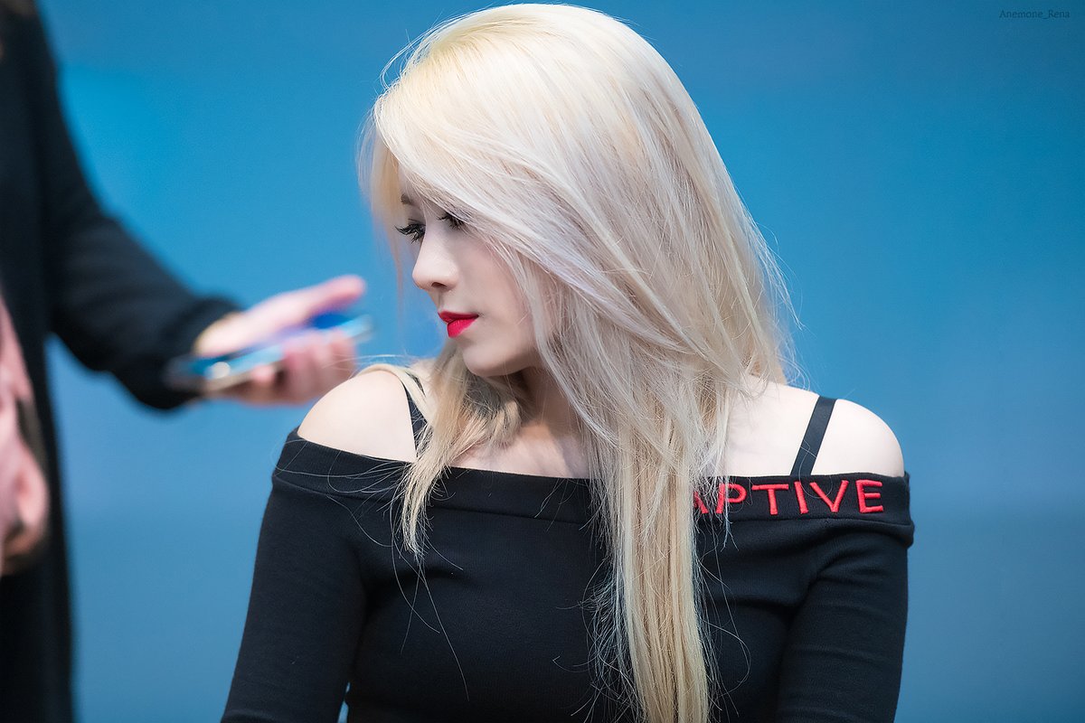 아 본진 너무 예뻐서 또 베개에 머리 백번박았다 | 인스티즈