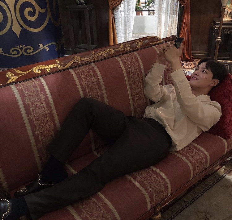 난 호텔 델루나에서 구찬성 이 착장이 제일 좋았어.. 약간 설레는데 왜 설레는지 모르겠어 | 인스티즈