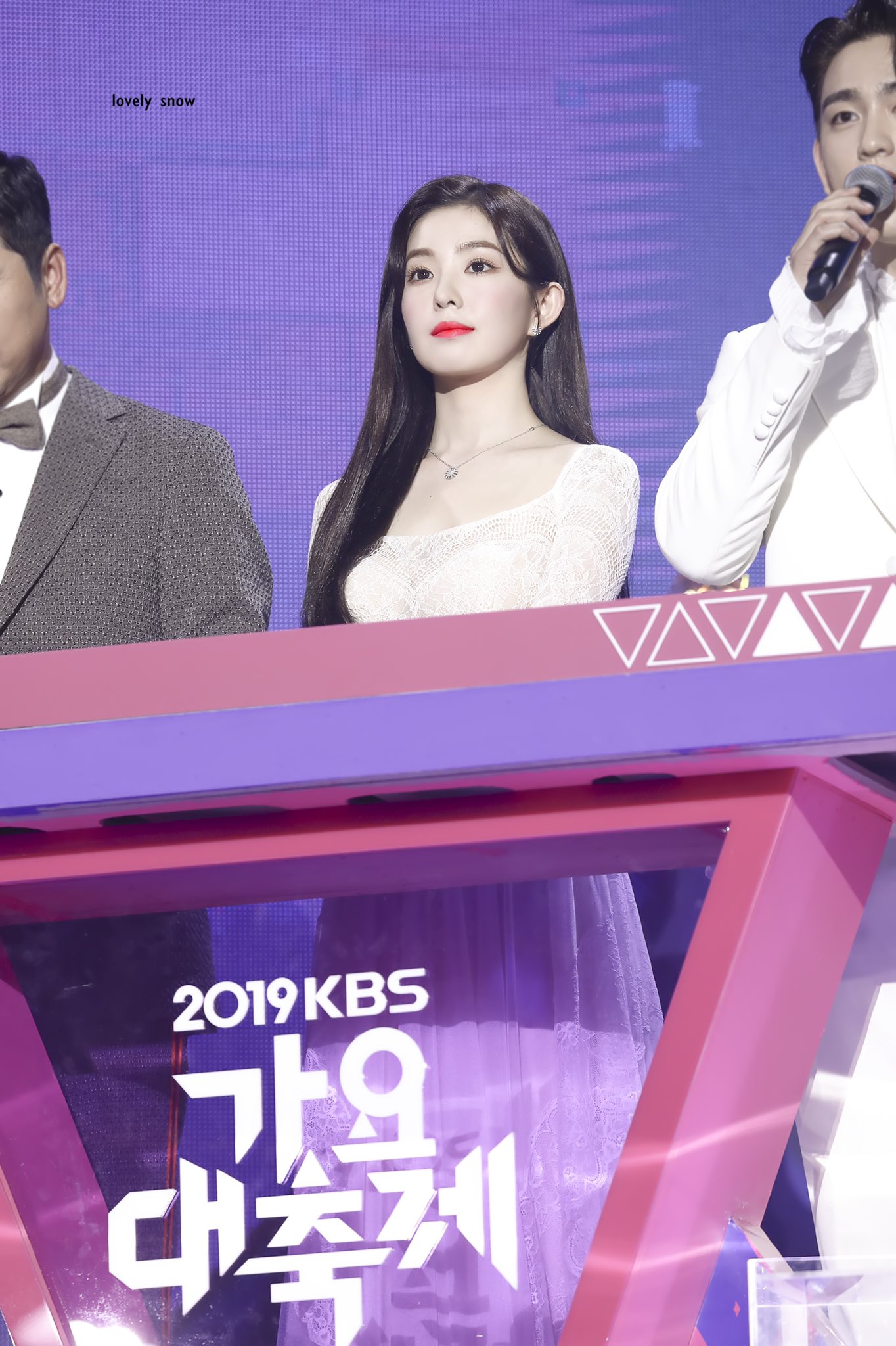 아이린 이거 엘사가 발코니에서 왕국 바라보는 것 같아 | 인스티즈