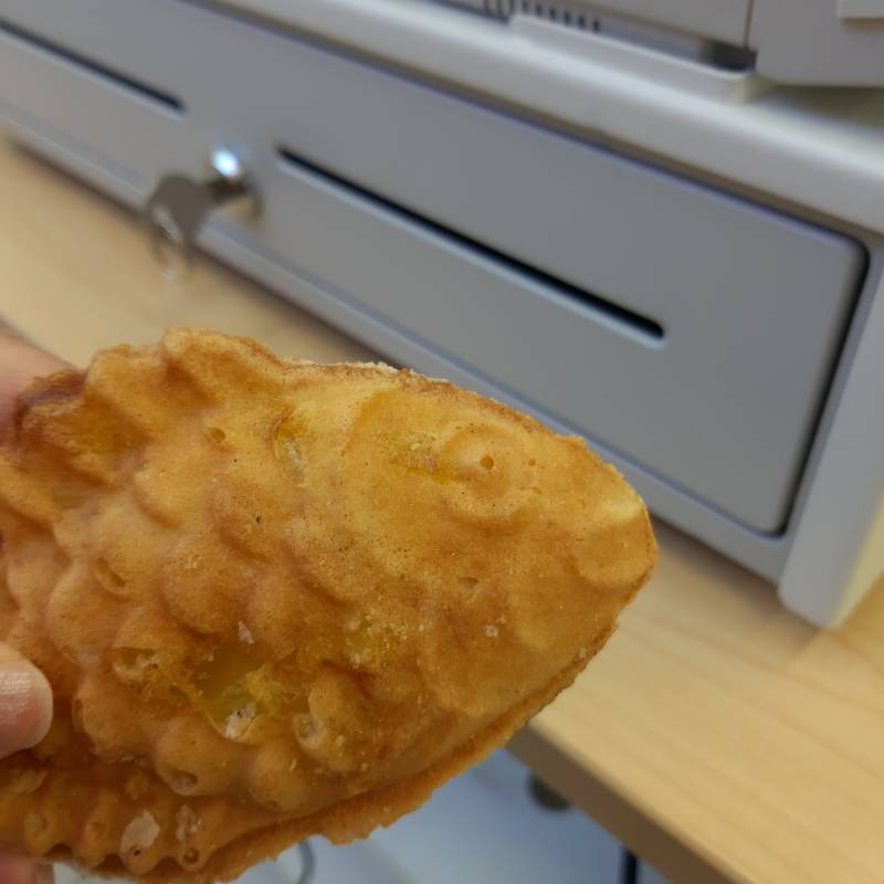 ㅋㅋㅋㅋ아 편순이인데 손님이 붕어빵 주고갔어ㅠㅠ | 인스티즈