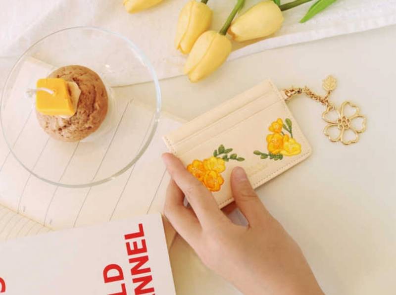 💳카드지갑 디자인 고르는 거 도와줄 착한 익이니덜 있나여💳 | 인스티즈