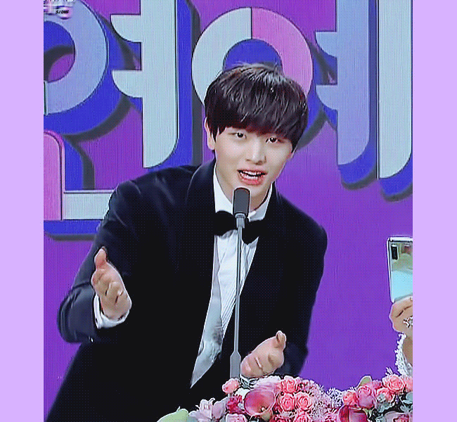 스브스 연예대상 보다가 육성재 짤줍 중임 ㅋㅋㅋㅋㅋ | 인스티즈