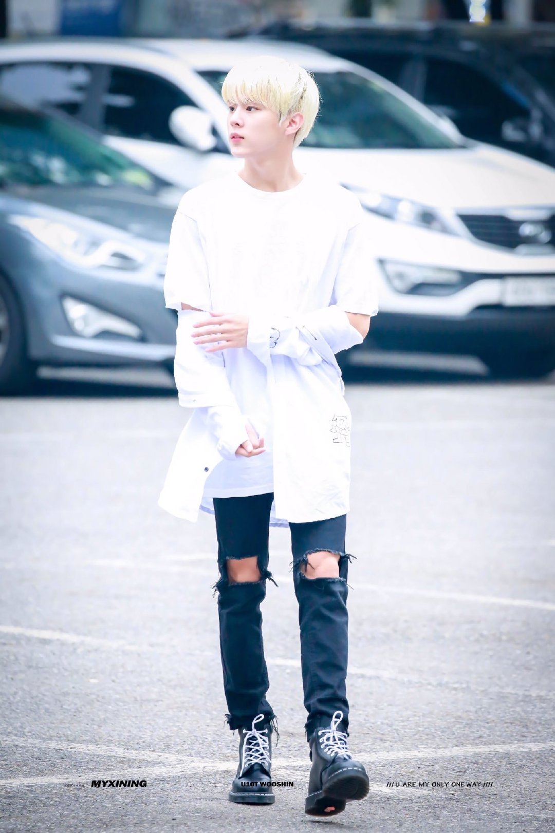 김우석 몸선 너무 내취향이라 울고싶을때 있어 | 인스티즈