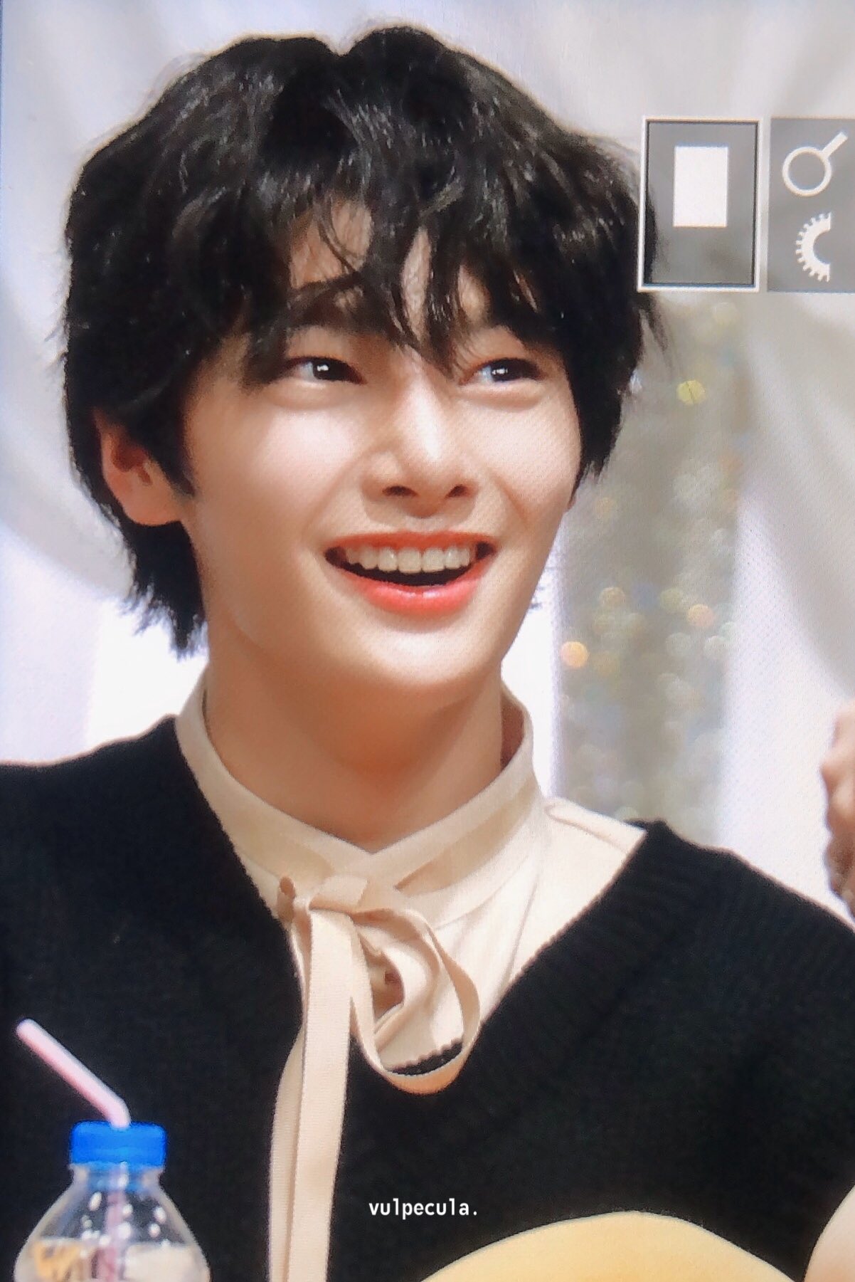 스키즈 아이엔 예전에 본인이 파마한 사진 들고가서 똑같이 해주세요!했대 | 인스티즈