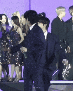 방탄 정국이랑 뷔 마이크 안나와서 난리남ㅋㅋㅋㅋㅋㅋㅋ | 인스티즈