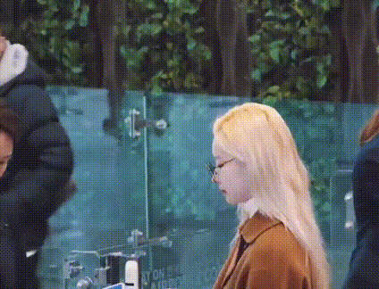 슬기 보니까 여권검사 원래 저렇게 하는게 맞는데?! | 인스티즈