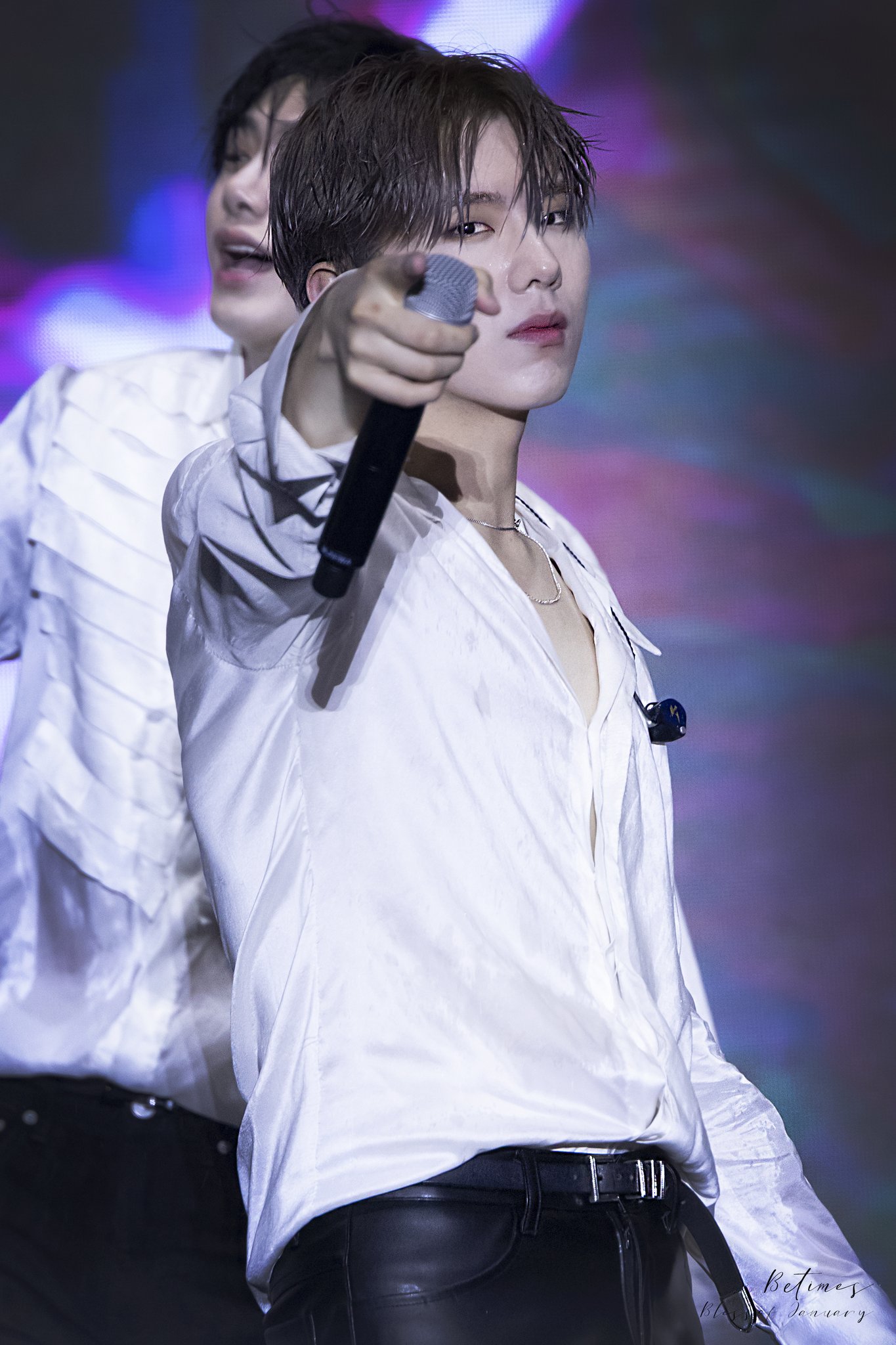 물총맞아서 흠뻑 젖고 화장마저 톤그로지만 그래도 어떡해 | 인스티즈