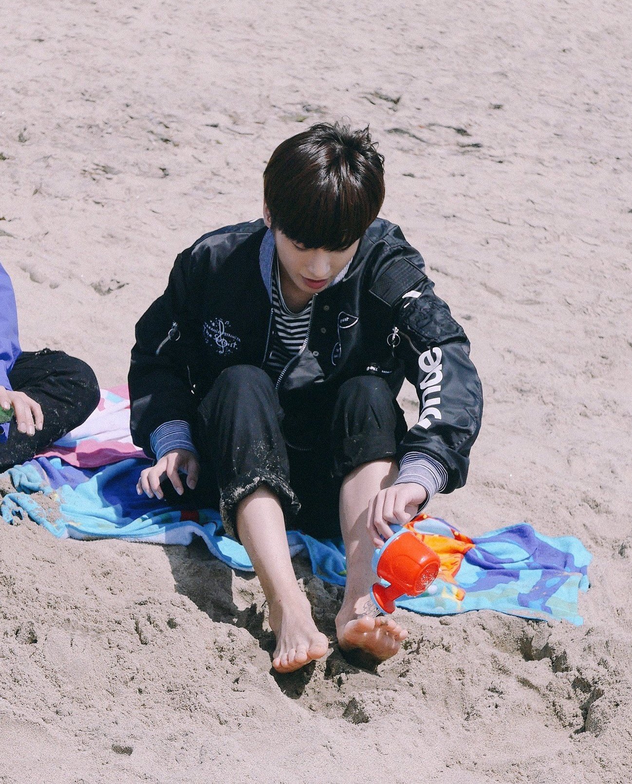 꽃에 물주는 투바투 태현 그저 예술 | 인스티즈