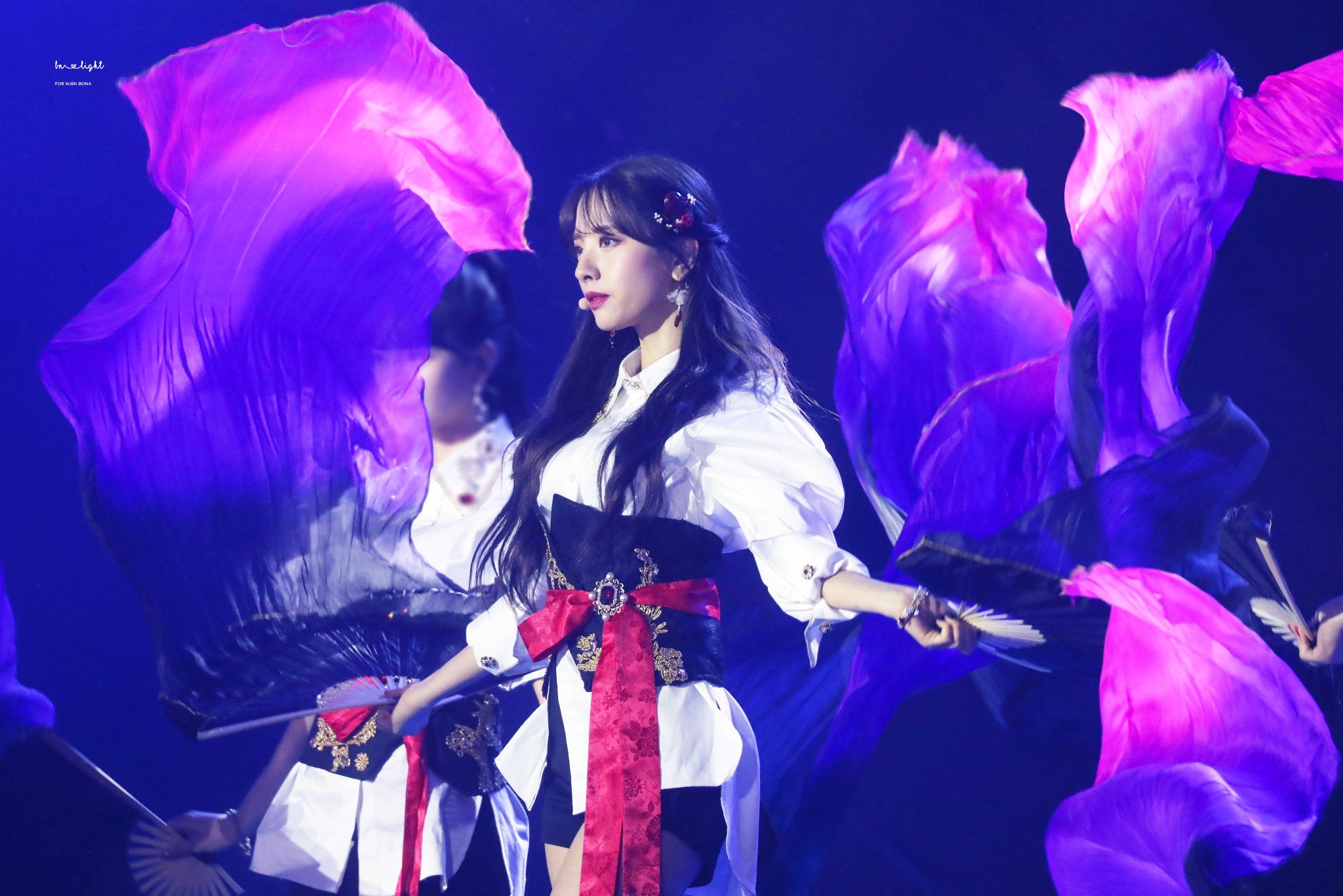 우주소녀 가요대축제 때 소품 진짜 잘 썼다,,, 홈마 사진이 전부 | 인스티즈