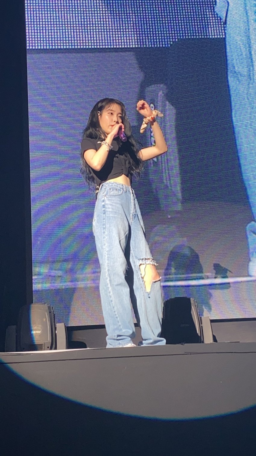 아이유 뱃살 다 나한테 오나봐 | 인스티즈